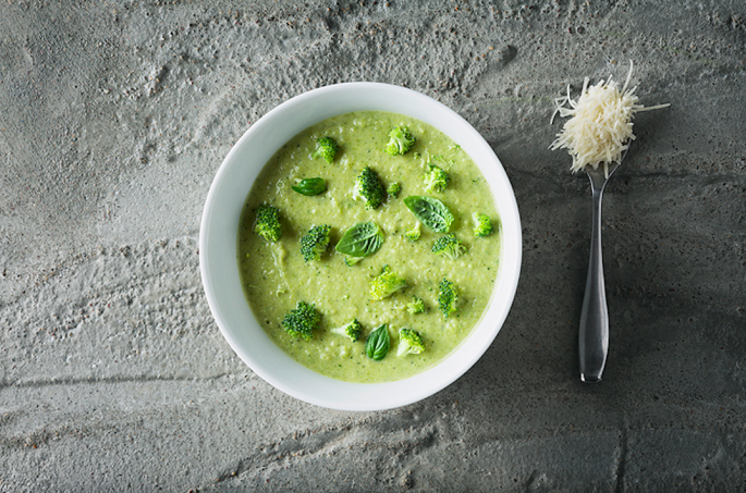 Šildanti Alfo brokolių sriuba savaitgalio pietums/Organizatorių nuotr.