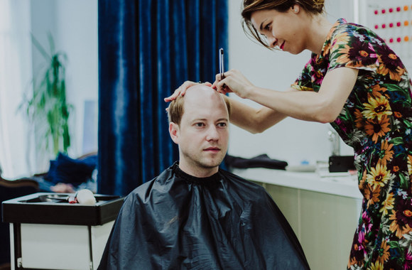 Sasha Song kirpykloje