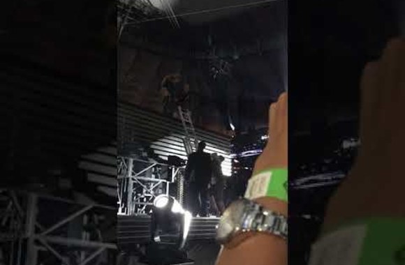 beyonce-trying-to-get-off-the-stage-on-the-ladder-warsaw-30062018