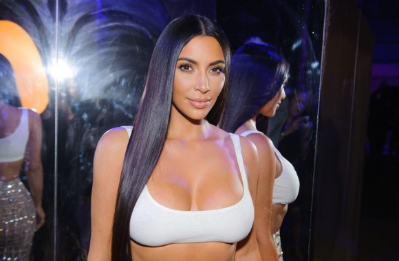 Kim Kardashian nustebino neįtikėtinais figūros linkiais