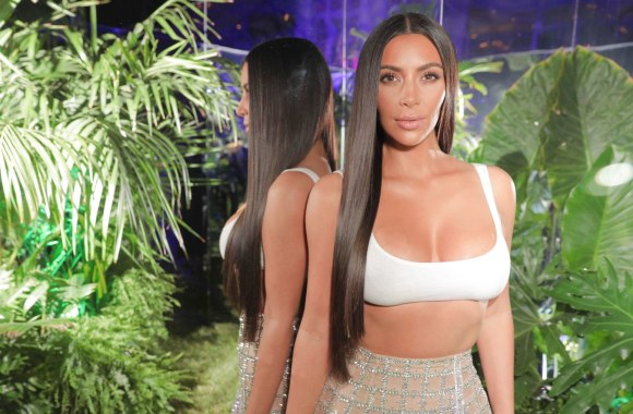 Kim Kardashian nustebino neįtikėtinais figūros linkiais
