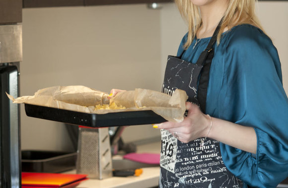 Agnieška Olševska tradiciškai Velykoms kepa lenkišką mazurką