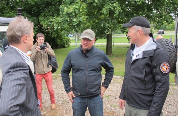 NBA klubo Jutos „Jazz“ savininkas Gregas Milleris (centre) nakvojo Kauno regiono kempinge