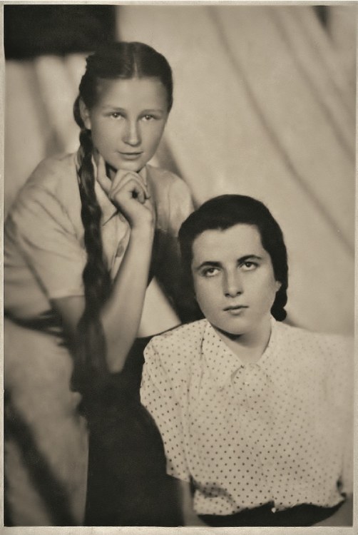 Mariją Ladigaitę-Vildžiūnienę (kairėje) Irena Veisaitė vadina savo sesute iš antros šeimos, kuri ją gelbėjo nuo holokausto / Asmeninio albumo nuotr.