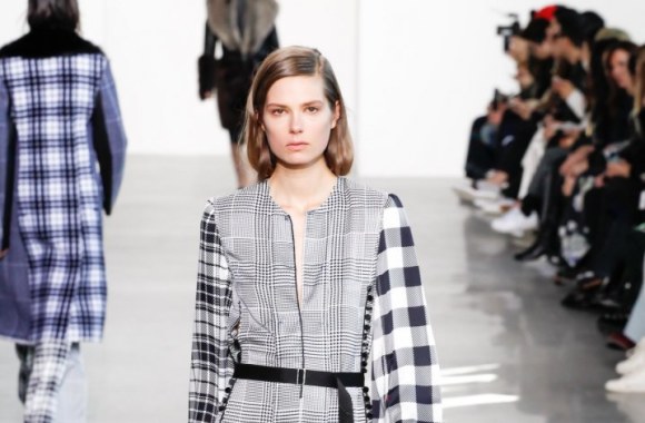„Calvin Klein“ 2016 m. rudens-žiemos kolekcijos modelis