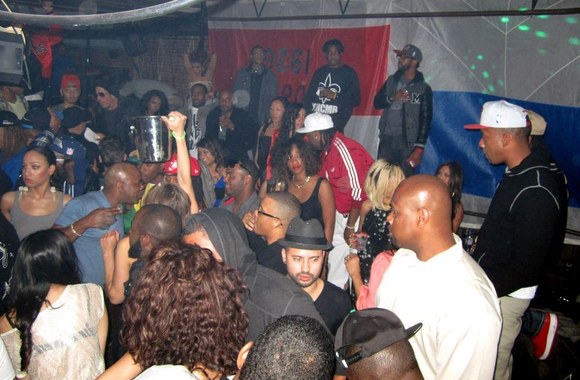 Rihanna naktiniame klube