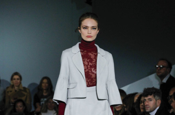 „Oscar de la Renta“ 2016 m. rudens-žiemos kolekcijos modelis