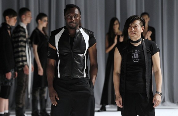 JAV dainininkas Will.I.Am ir Japonijos dizaineris Rynshu