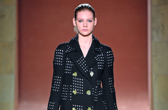 „Victoria Beckham“ 2015-2016 m. rudens-žiemos kolekcijos modelis