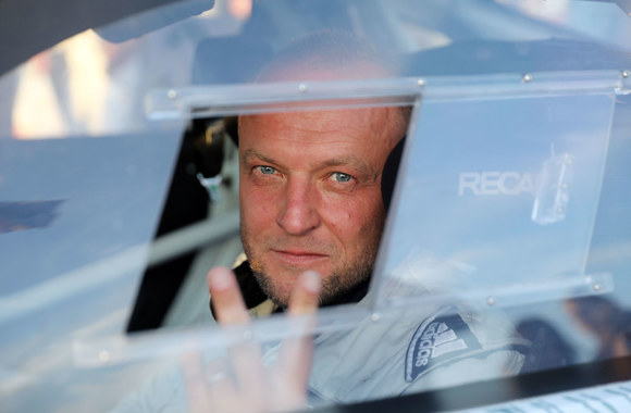 „1000 km lenktynių” nugalėtojai titulą laistė ne šampanu, o pienu