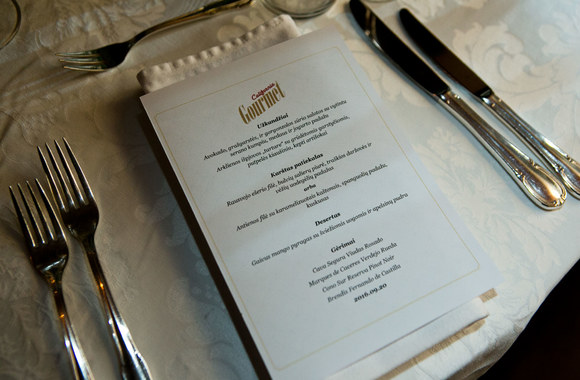 Gurmaniškos vakarienės akimirka