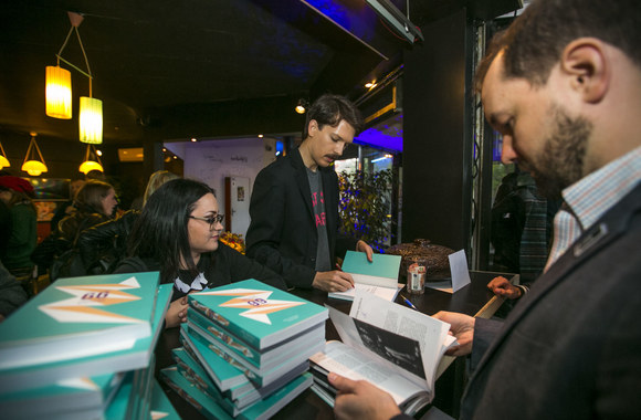 Romo Zabarausko knygos „Lietuva atsiskleidžia: 99 LGBT+ istorijos“ pristatymo akimirka