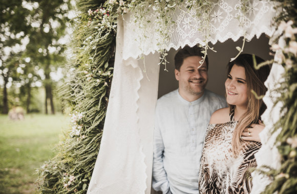 Erika ir Merūnas Vitulskiai įsiamžino vasariškoje fotosesijoje / L. Beržinytės-Gulbinienės nuotr.