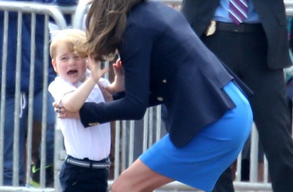 Kembridžo hercogienė Catherine su sūnumi George'u