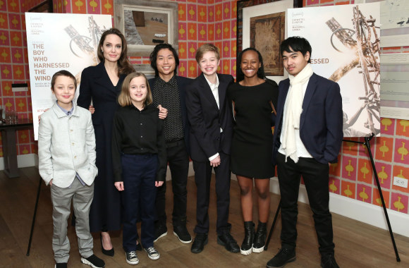 Angelina Jolie su vaikais / „Scanpix“ nuotr.