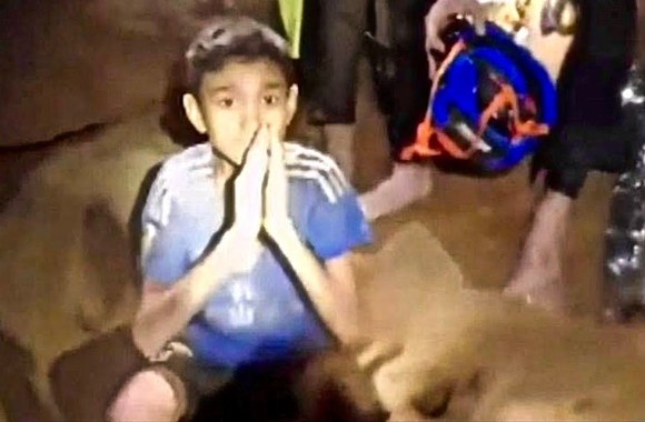 first-moment-rescuers-find-soccer-kids-trapped-in-thailand-cave-missing-10-days