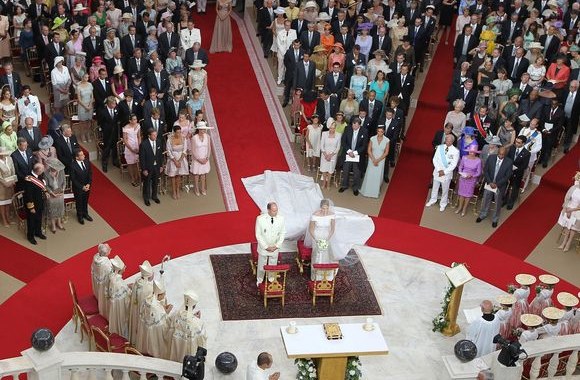 Monako karališkoji pora prisiekė amžiną meilę prieš Dievą