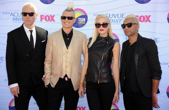 Dainininkė Gwen Stefani (kartu su grupės „No Doubt“ nariais)