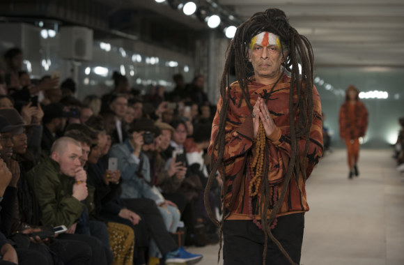 „Maharishi“ 2016 m. rudens-žiemos kolekcijos modelis