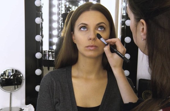 makiazo-pamokos-su-make-my-day-kaip-paslepti-tamsius-paakius