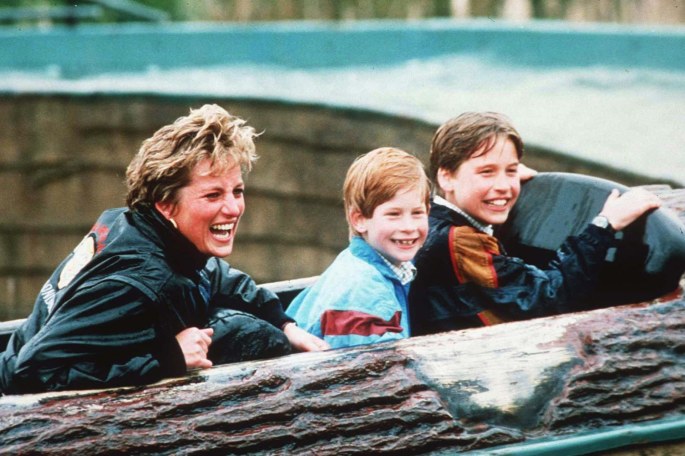 Princesė Diana su sūnumis Williamu ir Harry / Vida Press nuotr.