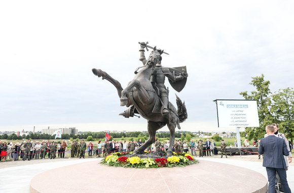 Kaune atidengta skulptūra „Laisvės karys“