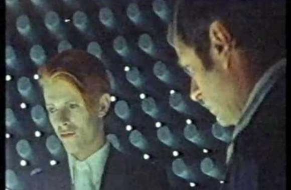 davido-bowie-filme-the-man-who-fell-to-earthklausia-ar-jis-ne-lietuvis