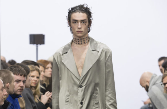 „J.W. Anderson“ 2016 m. rudens-žiemos kolekcijos modelis