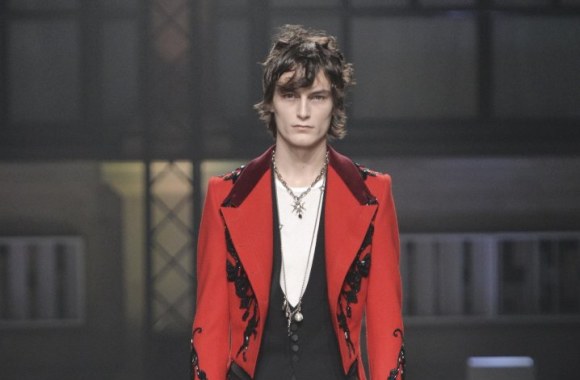 „Alexander McQueen“ 2016 m. rudens-žiemos kolekcijos modelis
