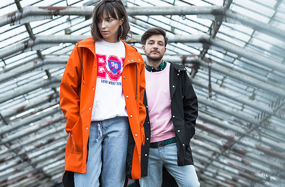 Lietuvių kūrėjų „Ducktail Raincoats“ lietpalčiai