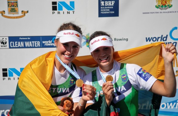 Irkluotojos Ieva Adomavičiūtė ir Milda Valčiukaitė