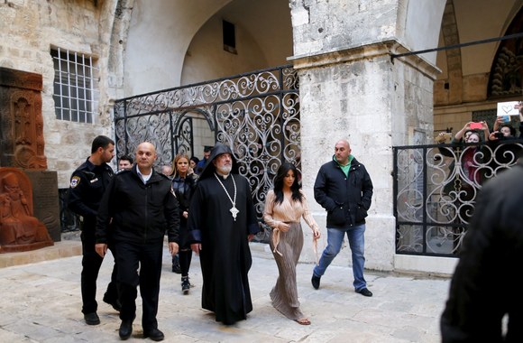 Kim Kardashian Izraelyje pakrikštijo savo dukrą