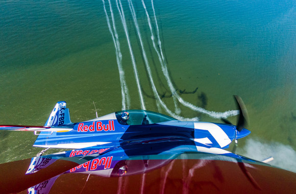 Oro akrobatų „The Flying Bulls“ šou