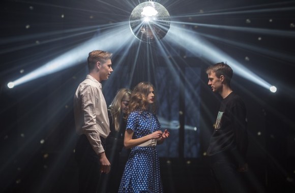 Kadras iš Vaido Baumilos muzikinio klipo „Būk kantri“