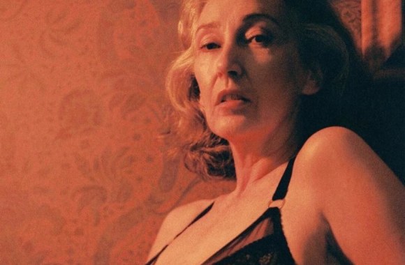 57-erių Mercy Brewer tapo apatinių modeliu