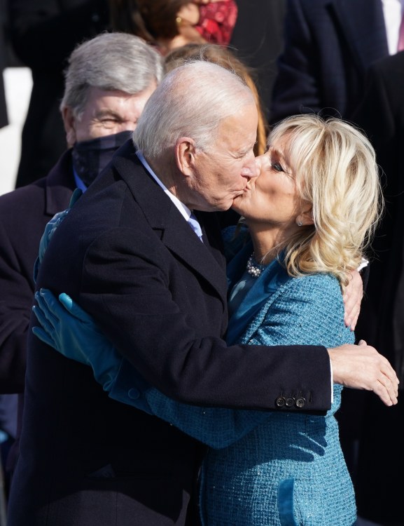 JAV prezidentas Joe Bidenas su žmona Jill Biden
 / „Scanpix“/AP nuotr.