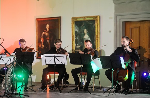 „Strings and Air“ koncerto akimirka