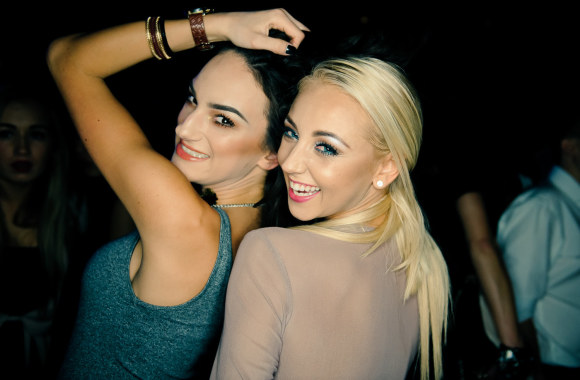 Eglė Straleckaitė su bičiule