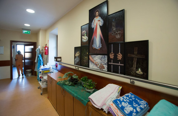 Sesuo Michaela Rak Vilniuje įkūrė hospisą ir pildo ten atsidūrusiųjų svajones