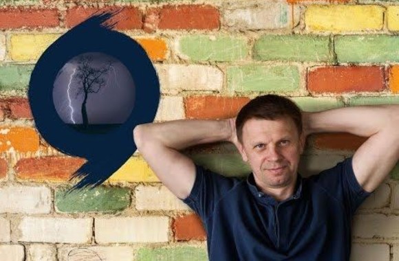 rolandas-kazlas-ir-pakeleiviai-trenktas