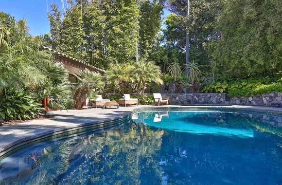 Vila, kurioje Angelina Jolie apsigyveno po skyrybų su Bradu Pittu