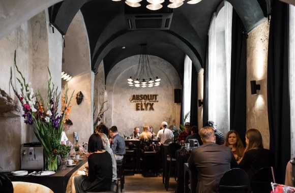 8 virtuvės šefai uždirbtus 5900 eur padovanojo vėžiu sergantiems vaikams