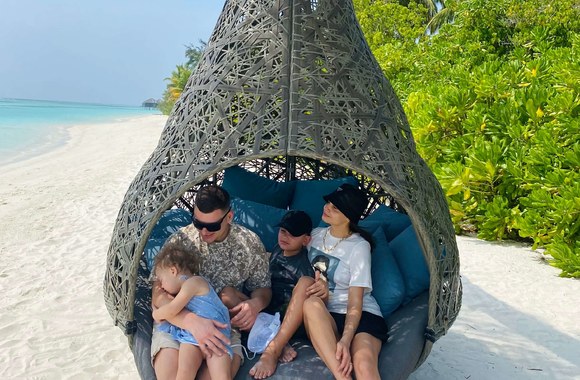 Rolando ir Ievos Mackevičių su vaikais atostogos Maldyvuose / Asmeninio archyvo nuotr.