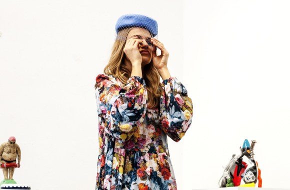 Per karantiną kolekcijos pristatymą atšaukti turėjusi Lilija Larionova savo kolekcijos modelius fotografavo pati