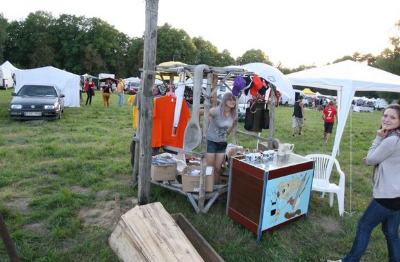 Žagarės vyšnių festivalio pramoga - karstas