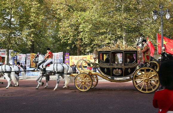 Karalienės Elizabeth II ir Kinijos prezidento Xi Jinpingo susitikimas