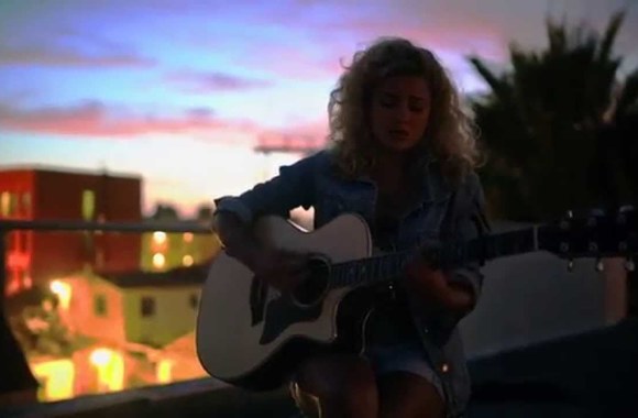 tori-kelly-funny