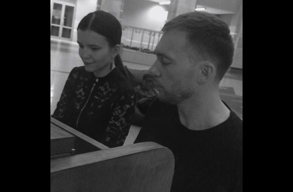  TonArt mokinių Rūtos ir Daumanto, pildančių savo svajonę groti, video iš viešo pasirodymo Vilniaus traukinių stotyje