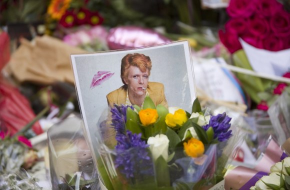 Gerbėjai atsisveikina su Davidu Bowie