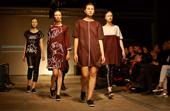 Mados šou „Apkalbos“